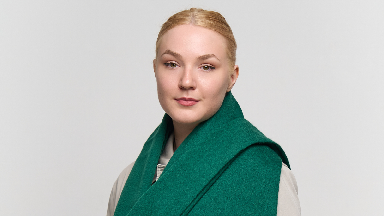Father’s Wardrobe: Luxury Cashmere Scarves for Timeless Style